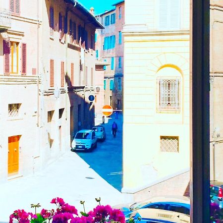 B&B Le Camere Di Livia Siena Exterior photo