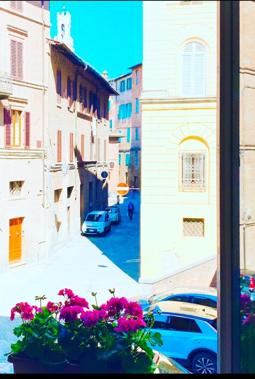 B&B Le Camere Di Livia Siena Exterior photo