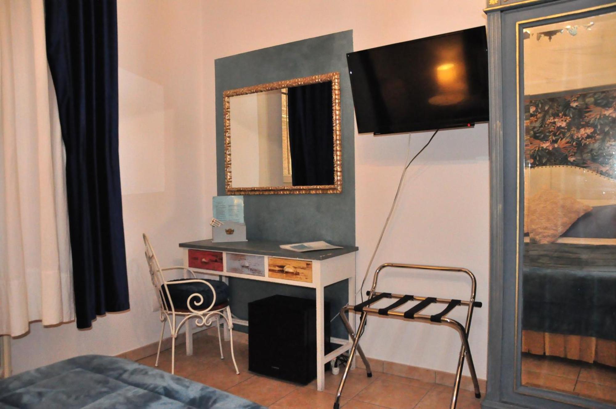 B&B Le Camere Di Livia Siena Exterior photo
