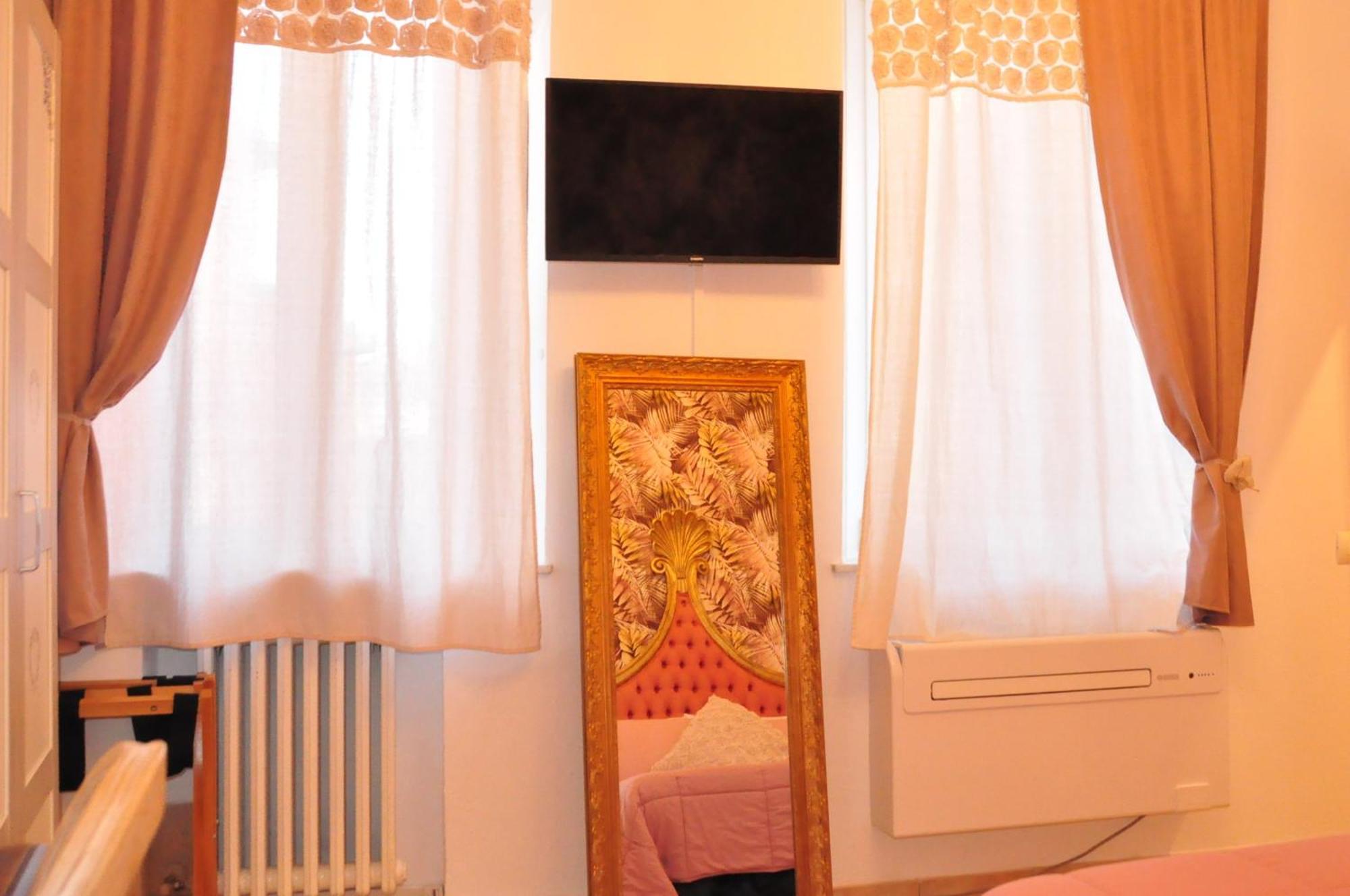 B&B Le Camere Di Livia Siena Exterior photo