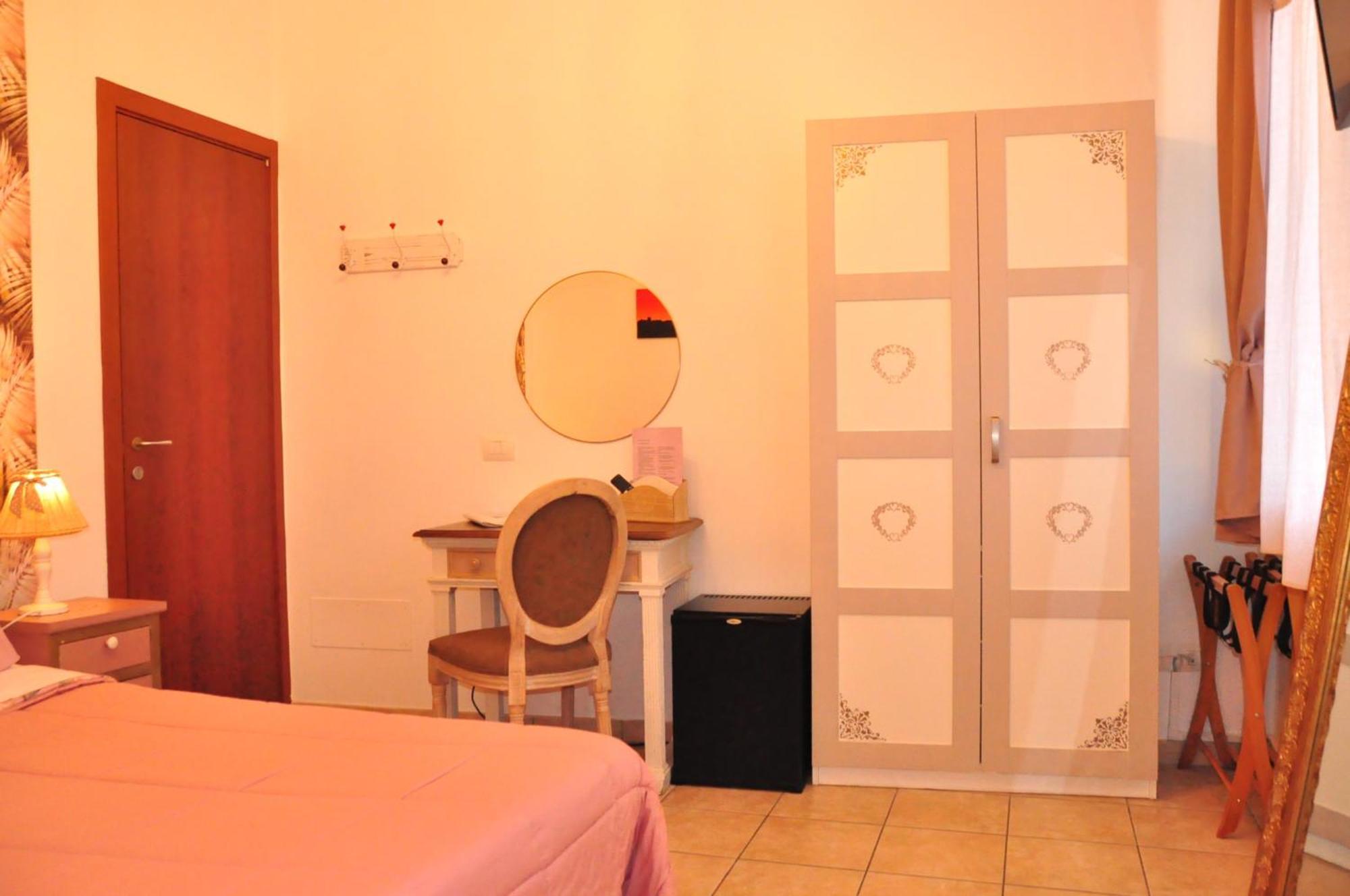 B&B Le Camere Di Livia Siena Exterior photo