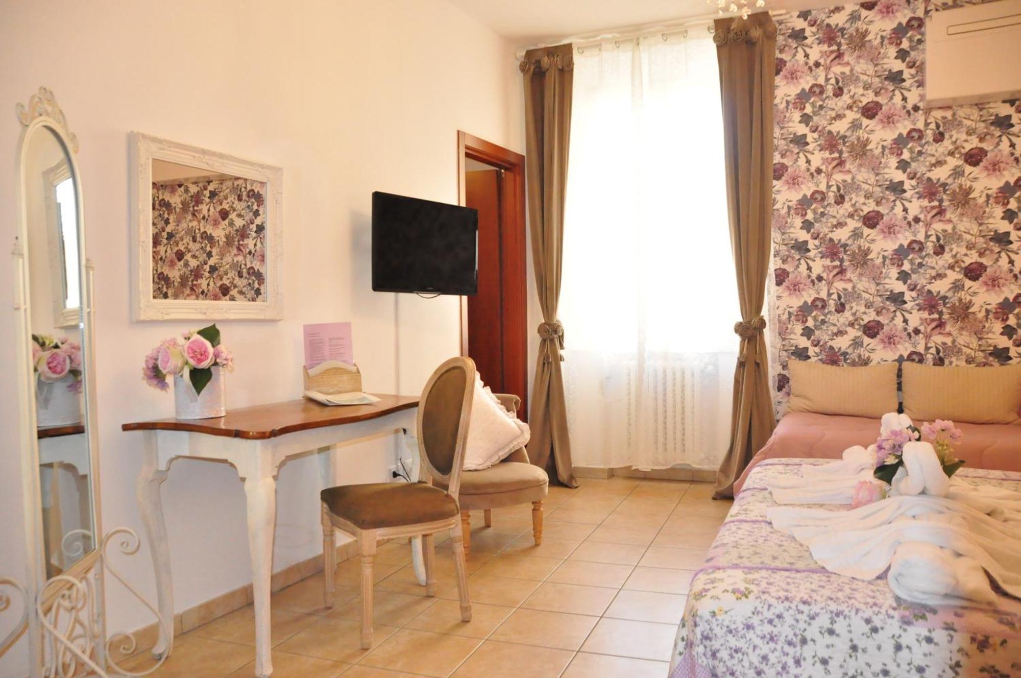B&B Le Camere Di Livia Siena Exterior photo
