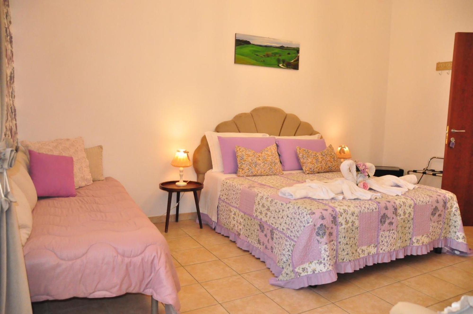 B&B Le Camere Di Livia Siena Exterior photo